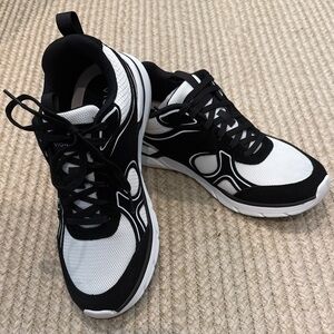 Vionic Monochrome Athletic Sneakers Brand New